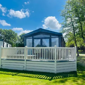 https://pebble-lodge-with-hot-tub.yorkshirehotels.net