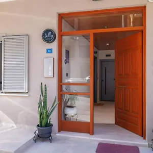 https://jolly-suites.rethymnohotels.net