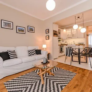 https://ccoellie-aesthetic-two-bedroom-apartment-next-to-the.sofiahotelsbg.com
